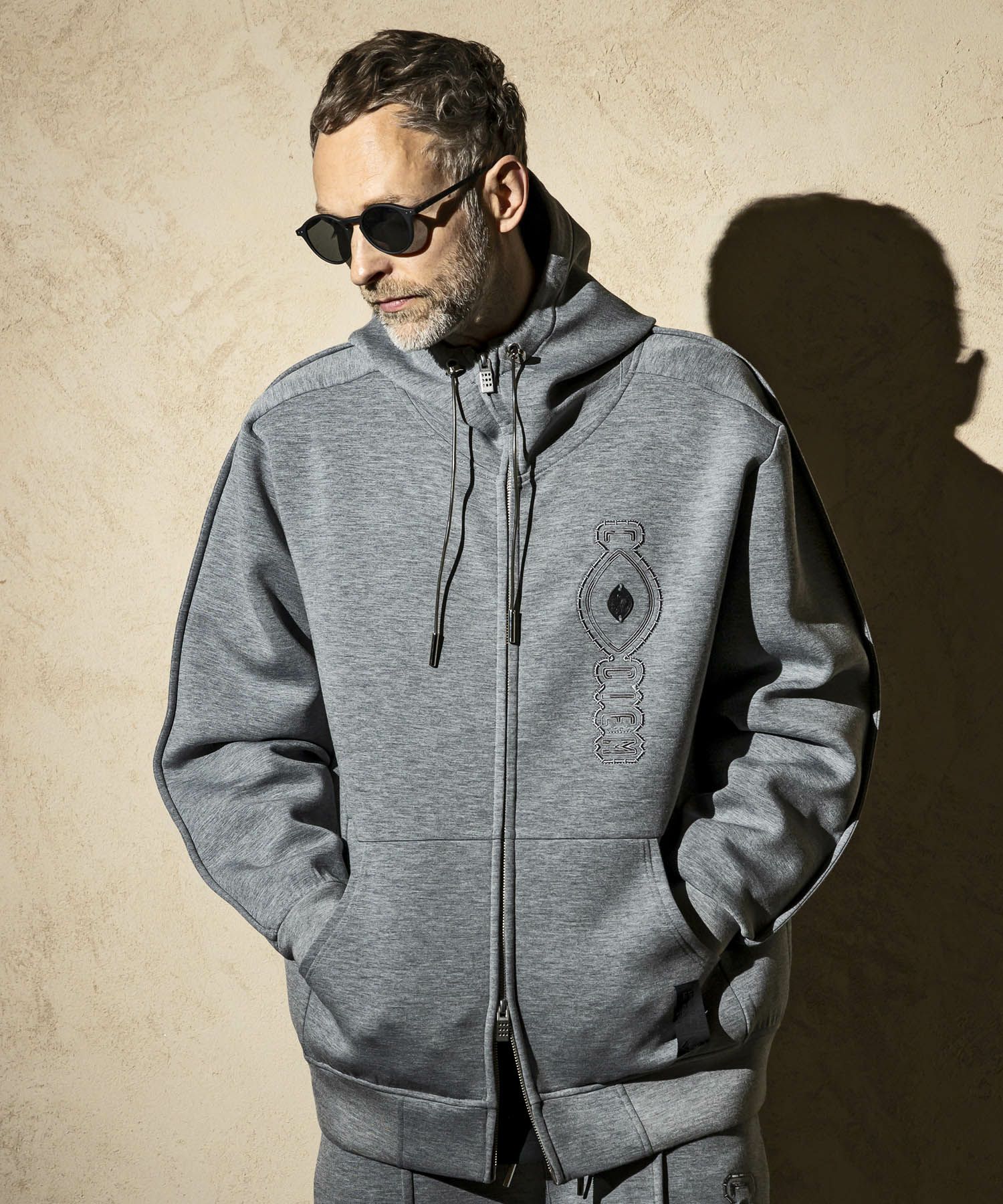 C DIEM(カルペディエム)エンボスロゴフーディー | SHIFFON公式通販