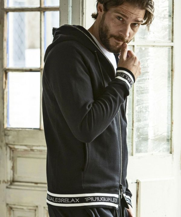 1PIU1UGUALE3 RELAX(ウノピゥウノウグァーレトレ リラックス)ライン