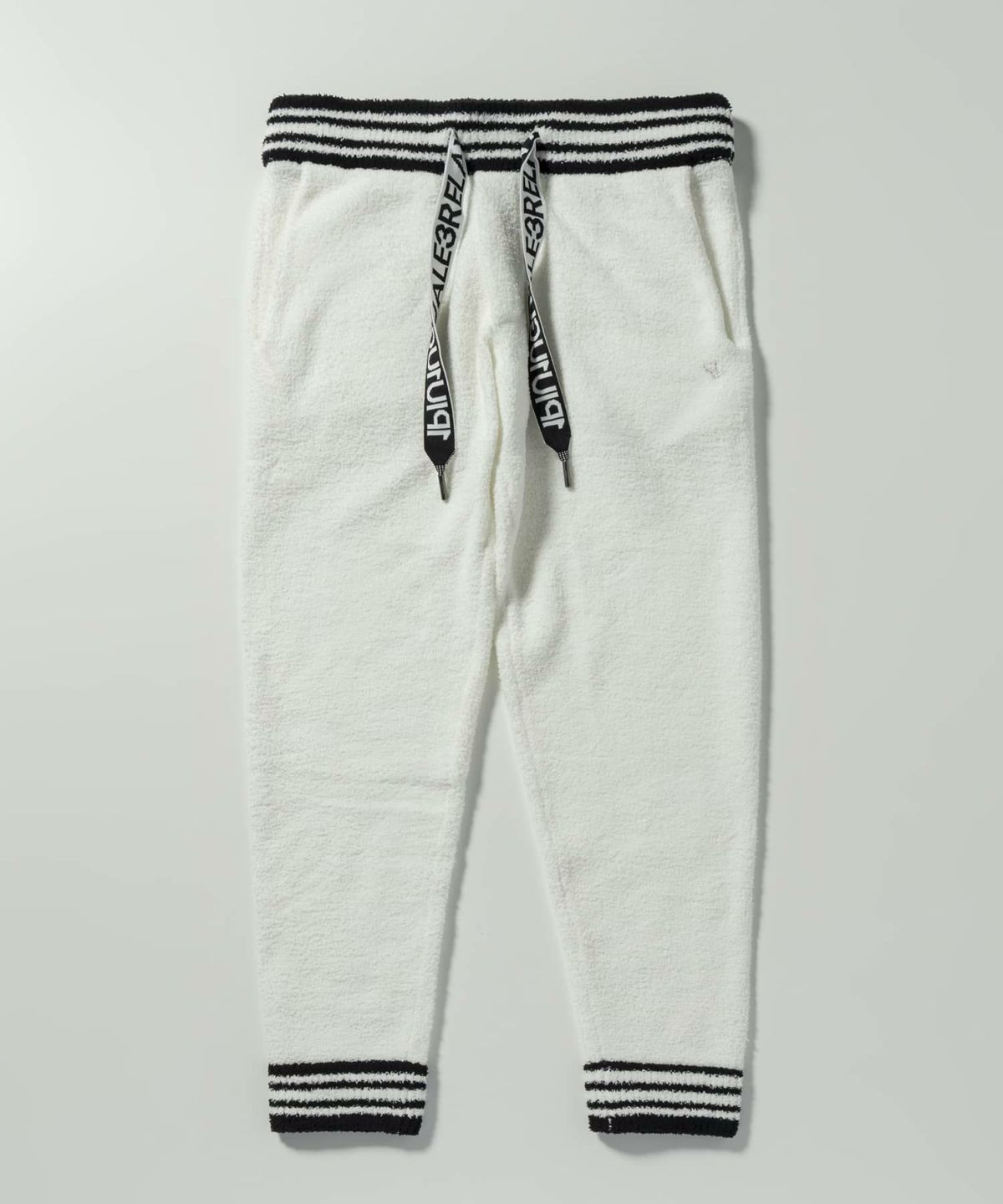 限定SALE【未使用品】1PIU1UGUALE3 クリースリブスラックス L 1PIU1UGUALE3 RELAX(ウノピゥウノウグァーレトレ リラックス)裾