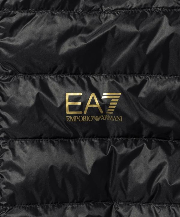 EMPORIO ARMANI EA7ジャケット 黒と白のパターン EMPORIO ARMANI EA7ジャケット 黒と白のパターン