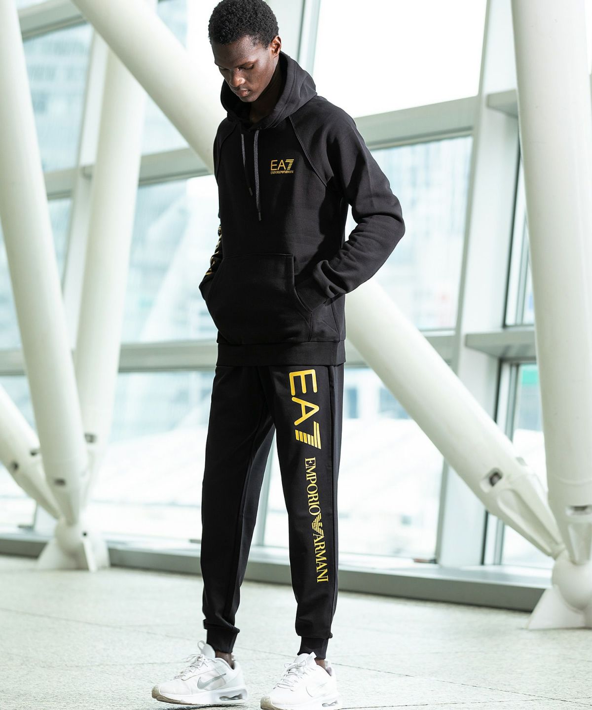 EMPORIO ARMANI EA7(イーエーセブン)スウェットパーカー/フーディー/ロゴ/TRAIN LOGO SERIES MHOODIE RN  EXT LOGO BR | SHIFFON公式通販サイト｜SHIFFON ONLINE STORE