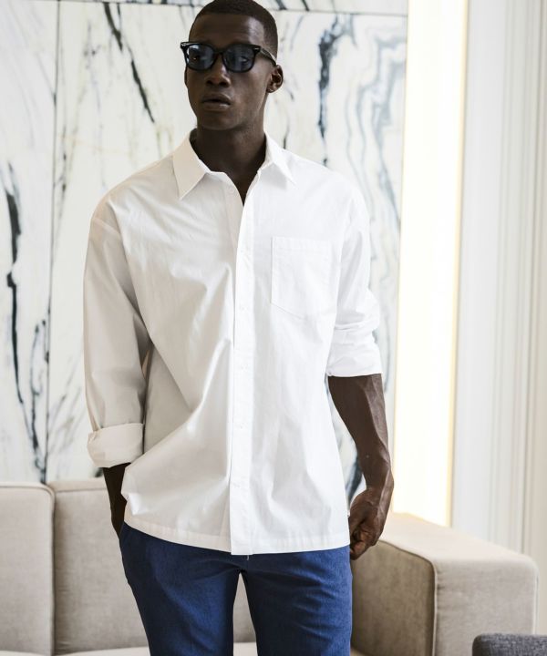 美品！1PIU1UGUALE3 ウノピュウ　ストレッチ　長袖シャツ　ブラック　Ⅳ 1PIU1UGUALE3 RELAX(ウノピゥウノウグァーレトレ リラックス)バック