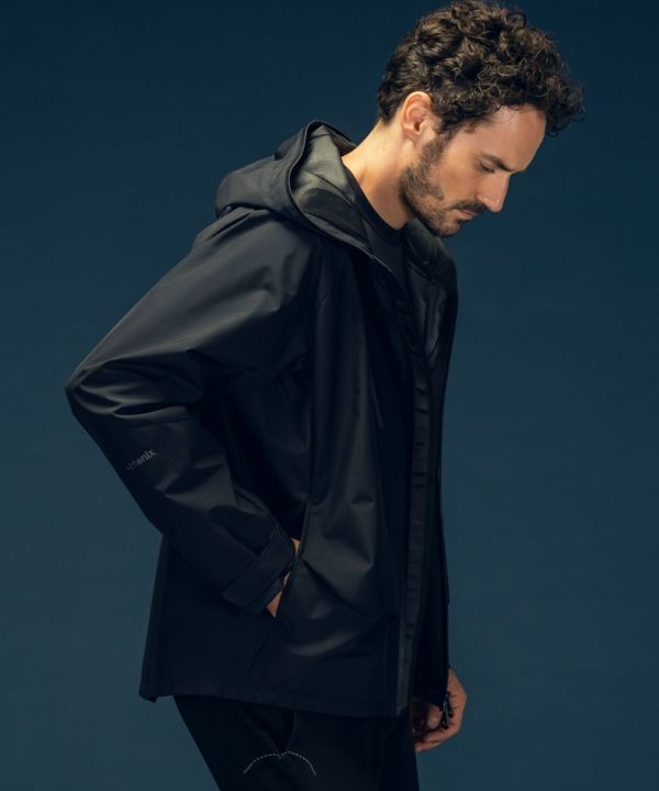 1piu1uguale3 マウンテンパーカー　ブルゾン　ブラック　Ⅵ フルジップ MENS】GTX MOUNTAIN PARKA マウンテンパーカー / WINDSTOPPER(R