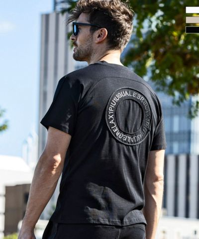 1PIU1UGUALE3 RELAX(ウノピゥウノウグァーレトレ リラックス)サークルTシャツ