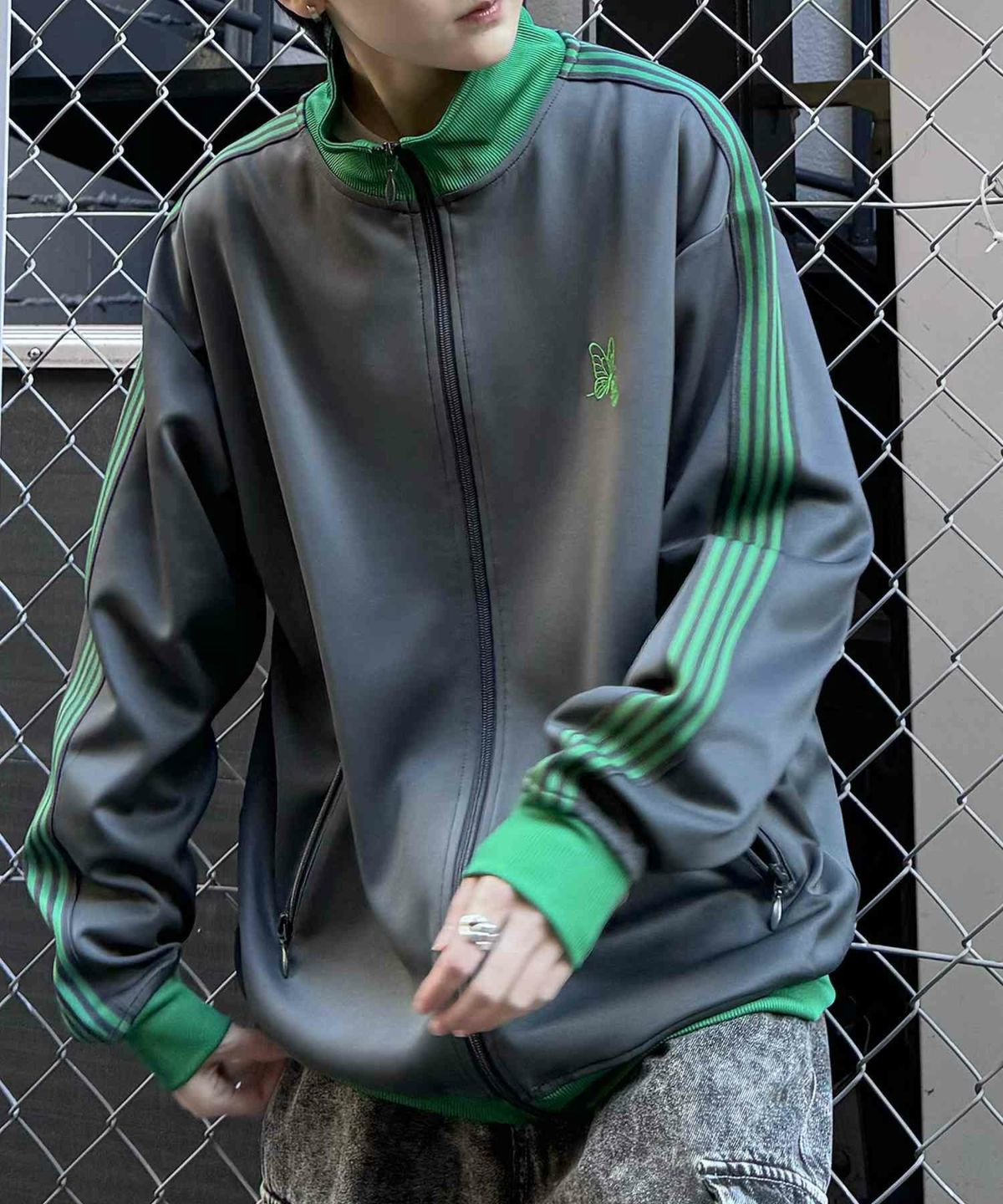 Confirm（コンファーム）ビッグシルエット ワンポイント刺繍 袖ライン