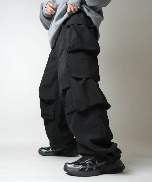 ILL'S（イルズ）マルチポケット ナイロンカーゴパンツ 裾ドローコード