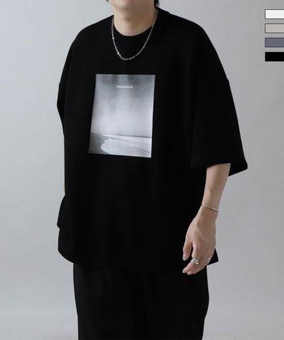 Confirm（コンファーム）ドレープとろみ ビッグシルエット ワンポイント フォトフロントプリント フォトバックプリント オーバーサイズ ポンチ半袖Tシャツ カットソー