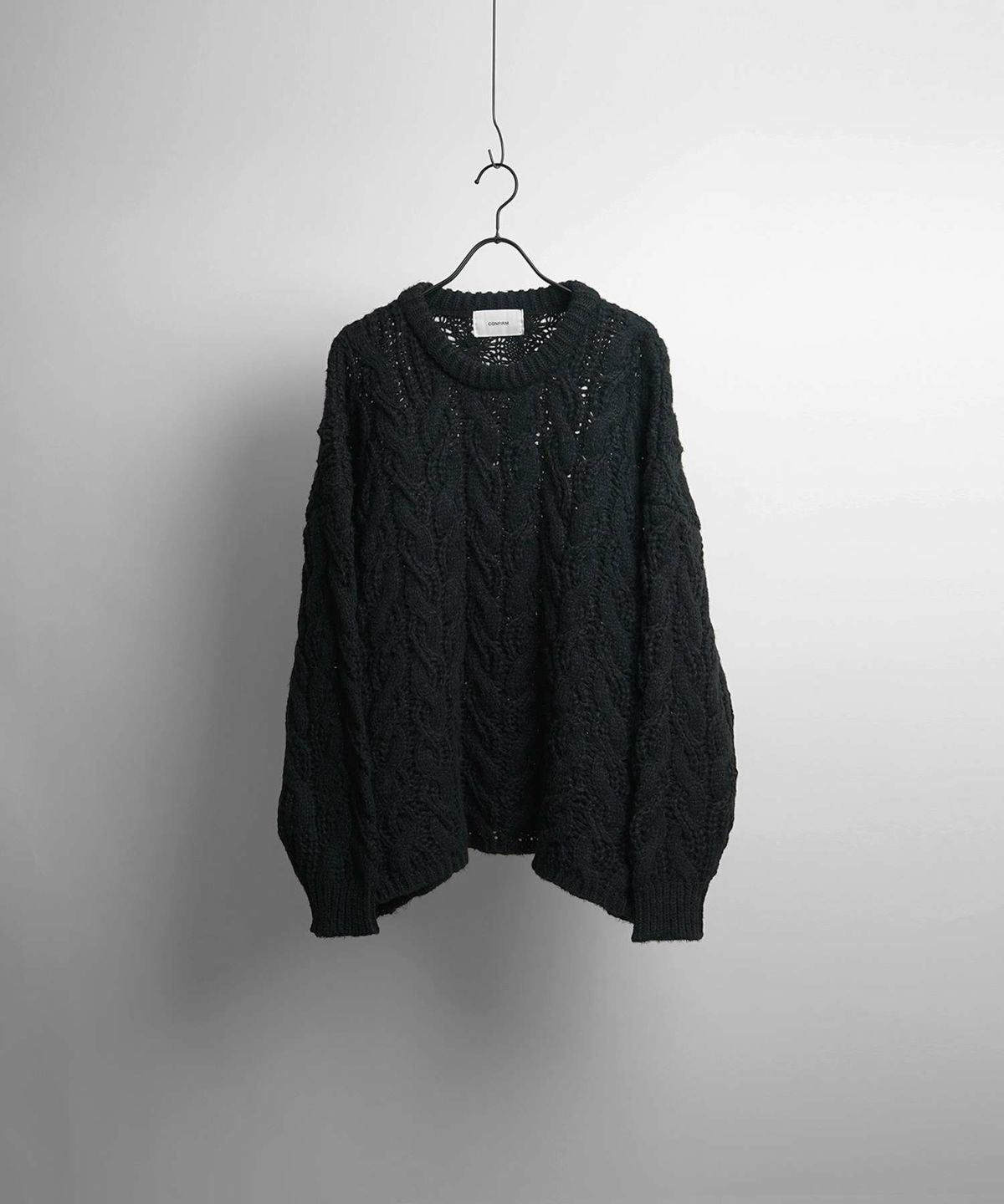 定価1万円以上引き！美品！ロゴモノグラムニットプルオーバー / ネイビー Confirm（コンファーム）ルーズシルエット ローゲージケーブル編み