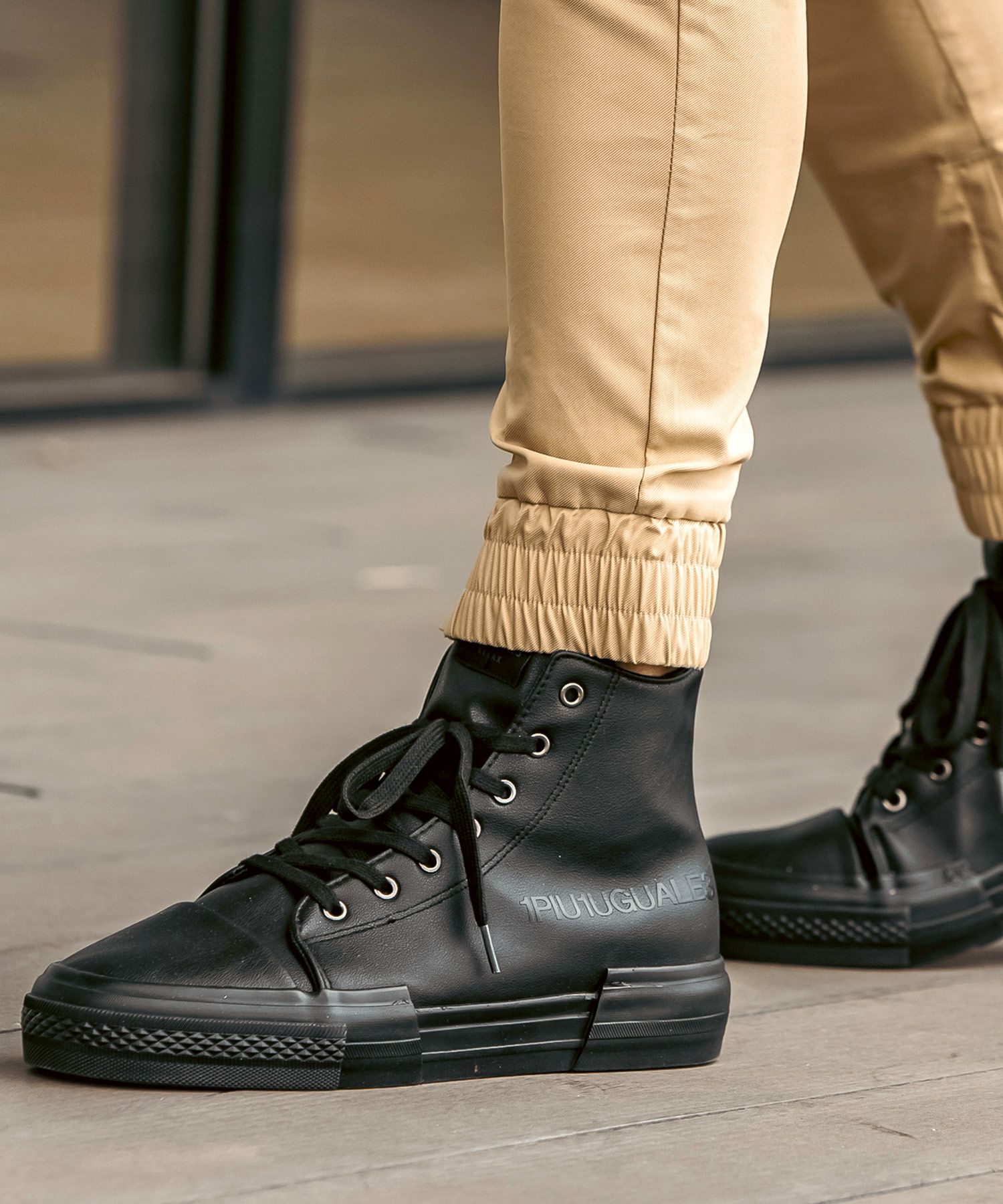 1PIU1UGUALE3 RELAX(ウノピゥウノウグァーレトレ リラックス)サイド