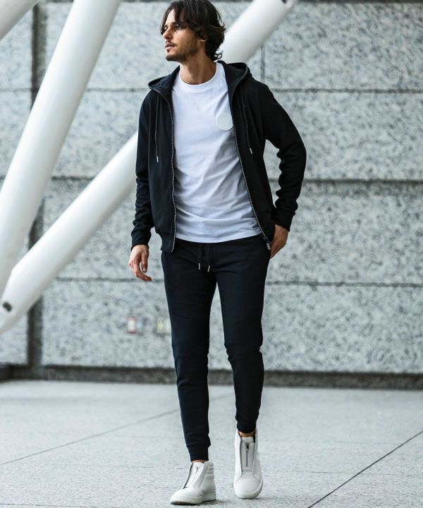 【希少】ウノピゥウノウグァーレトレ　ジョガーパンツ　人気ブラック　Ⅲ S 1PIU1UGUALE3 ウノピゥウノウグァーレトレ ジョガーパンツ ブラック3