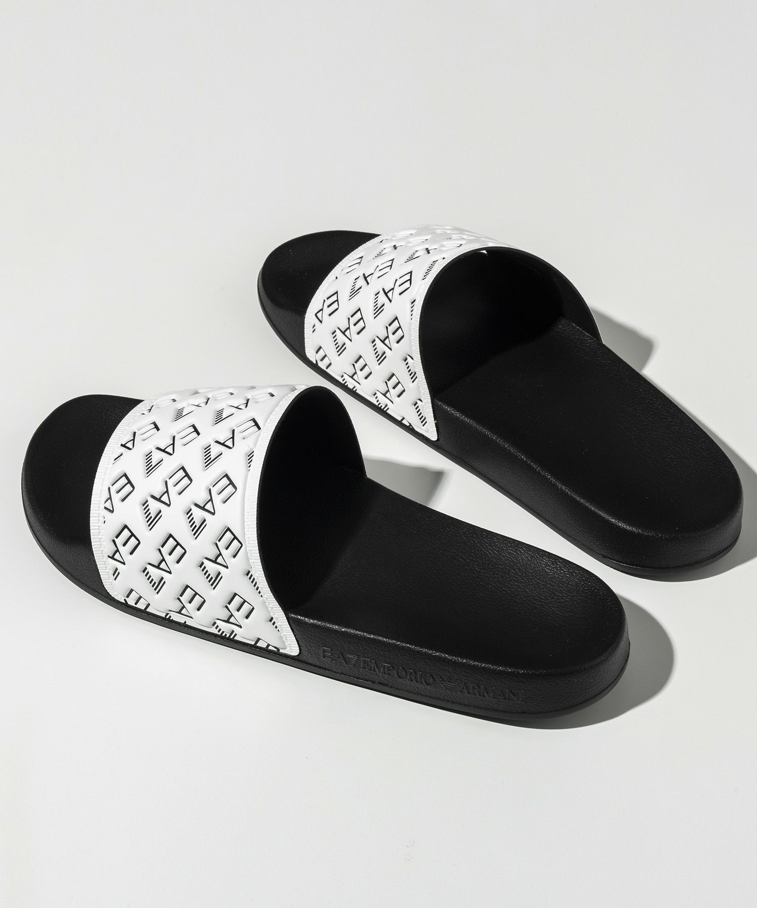 EMPORIO ARMANI EA7(イーエーセブン)エンボスロゴシャワーサンダル