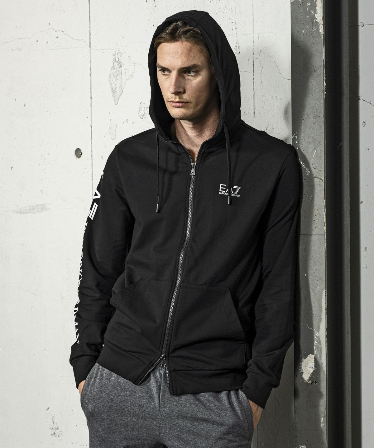 EMPORIO ARMANI EA7(イーエーセブン)スリーブロゴジップフーディー