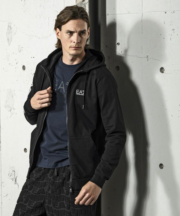 EMPORIO ARMANI EA7(イーエーセブン)スリーブロゴジップ