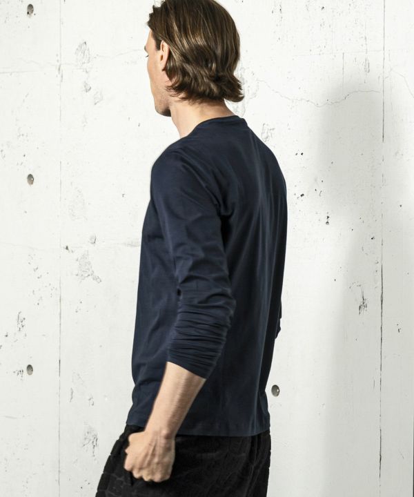 EMPORIO ARMANI EA7(イーエーセブン)エンボスロゴロングTシャツ