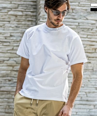 1PIU1UGUALE3 RELAX(ウノピゥウノウグァーレトレ リラックス)ラインストーンネックロゴ半袖Tシャツ