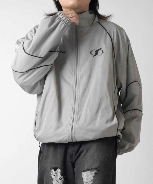 Confirm（コンファーム）Y2K ブロークコア ワンポイントロゴプリント