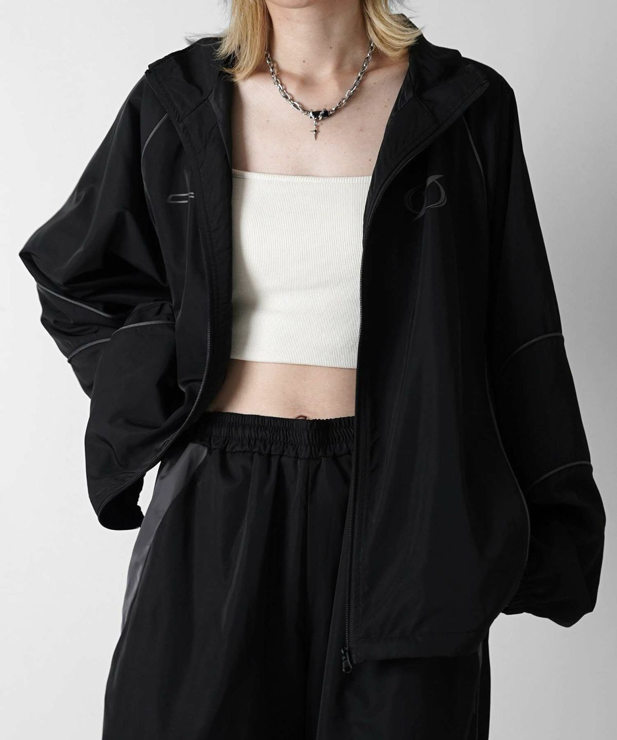 Confirm（コンファーム）Y2K ブロークコア ワンポイントロゴプリント