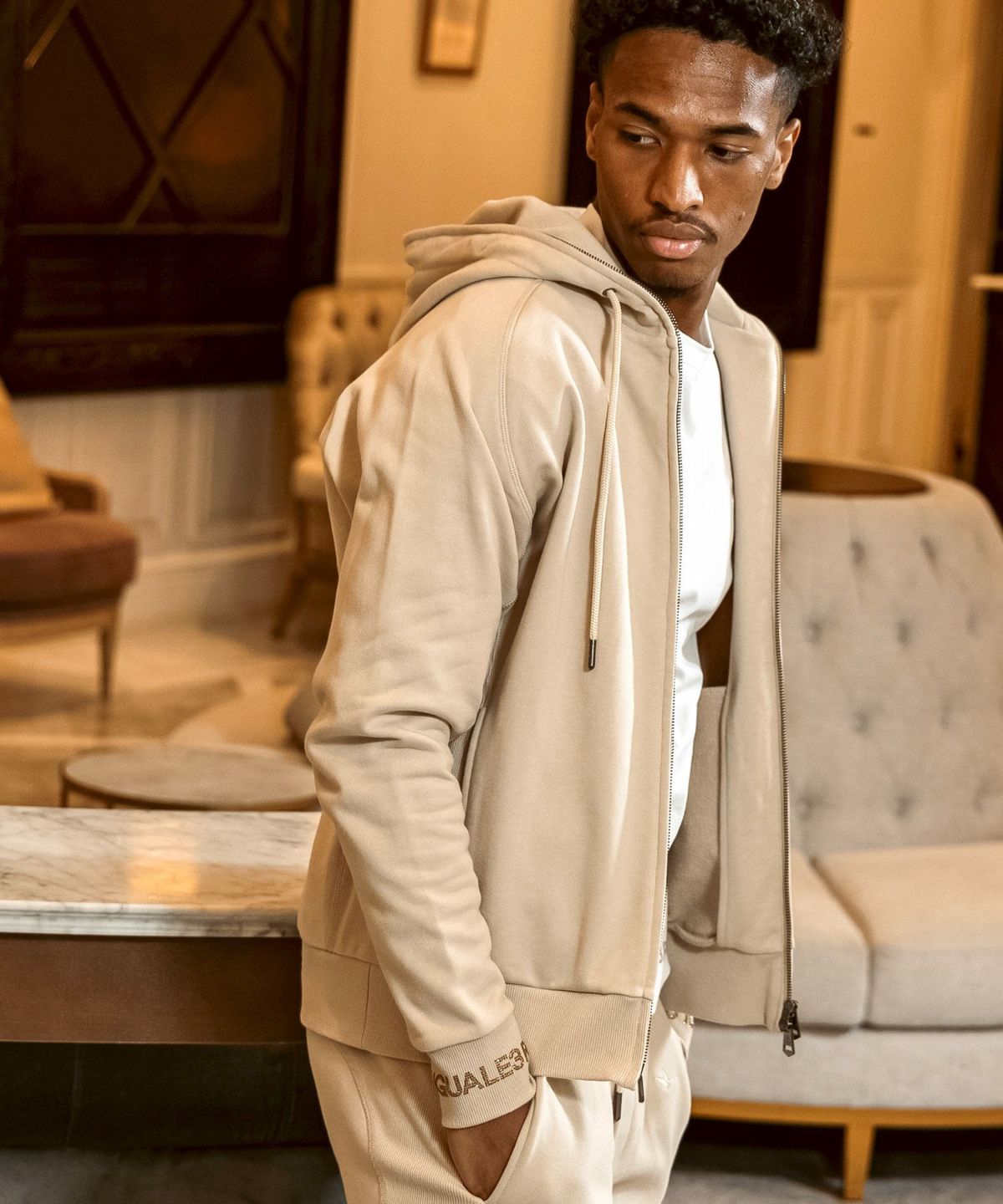 新品未使用　1piu1uguale3 RELAX グラデーション　パーカー　L 1PIU1UGUALE3 RELAX パーカー 1PIU1UGUALE3 RELAX(ウノピゥウノウ