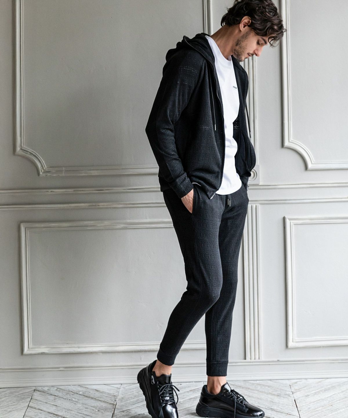 ウノピゥウノウグァーレトレ リラックス（1PIU1UGUALE3 RELAX）/1PIU1UGUALE3 RELAX ブラックジャガードパデッドパーカー 1PIU1UGUALE3 RELAX(ウノピゥウノウグァーレトレ リラックス)ブラック