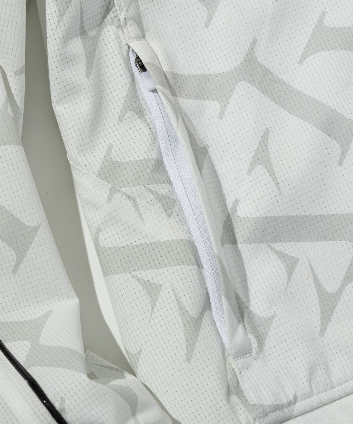 LUXEAKMPLUS(リュクスエイケイエムプラス)ゴルフ 総柄ブリーザブル