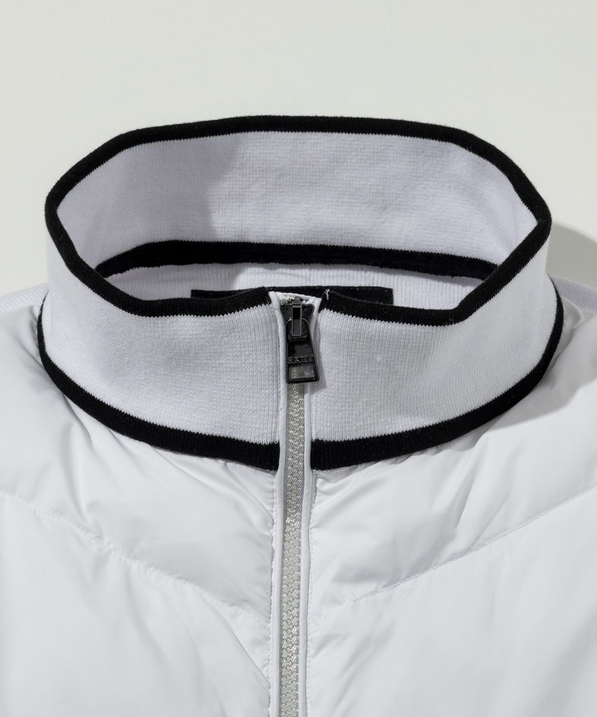 LUXEAKMPLUS(リュクスエイケイエムプラス)ゴルフ スリーブニットパ