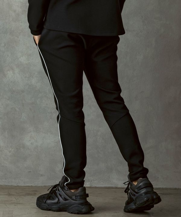 新品1PIU1UGUALE3 ウノピゥウノ黒スカート③ 1PIU1UGUALE3 RELAX(ウノピゥウノウグァーレトレ リラックス)Vibram