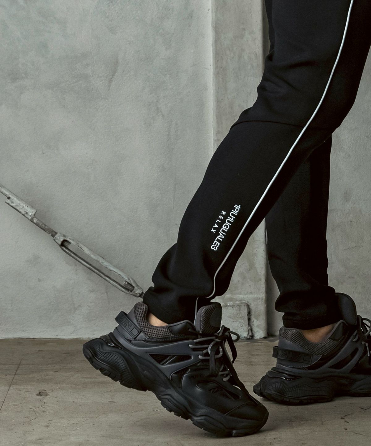 1PIU1UGUALE3 RELAX ジョガーパンツ ジップ ブラック XL 1PIU1UGUALE3 RELAX ウノピゥウノウグァーレトレ リラックス 中綿