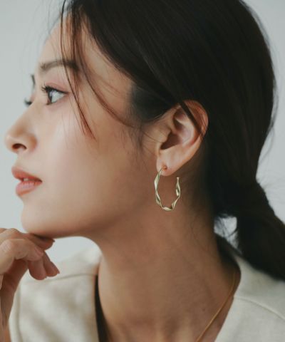 AJUGA. (アジュガ)ツイストフープピアス | SHIFFON公式通販サイト