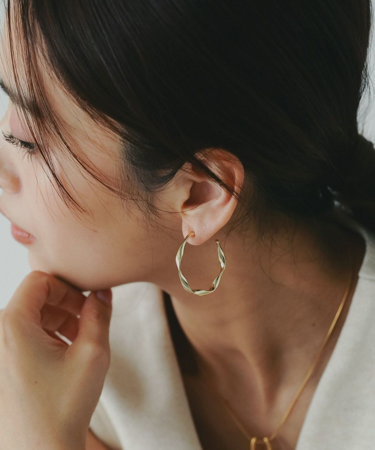 AJUGA. (アジュガ)ツイストフープピアス | SHIFFON公式通販サイト