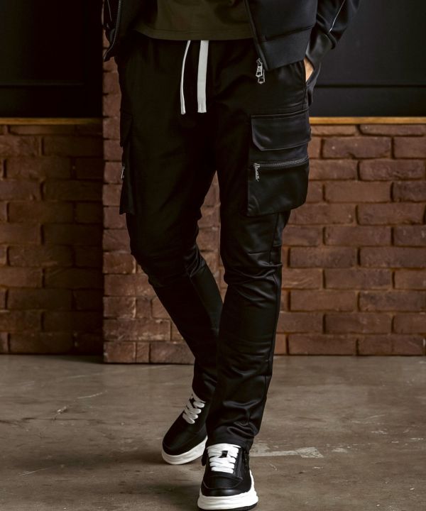 1PIU1UGUALE3 RELAX ブラック パンツ 1PIU1UGUALE3 RELAX - NEW CARGO PANTS / ドローコード カーゴ