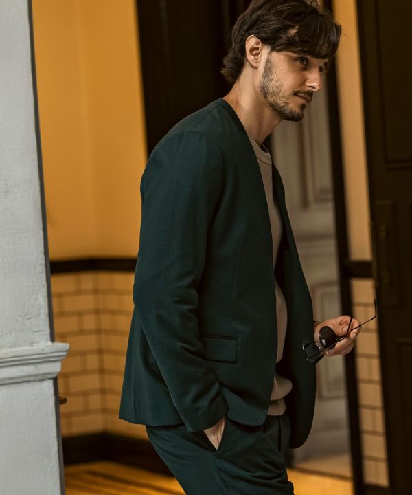 AKM Contemporary(エイケイエムコンテンポラリー)ウールブレンドノー