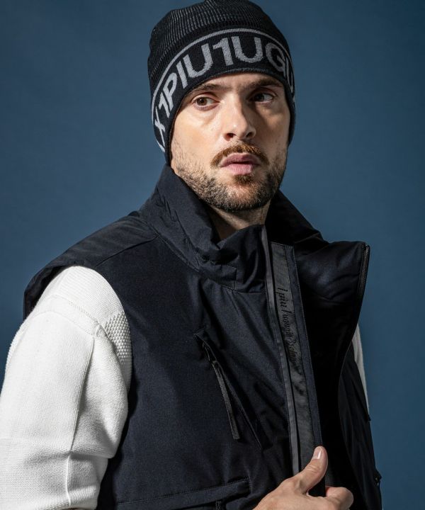 【値下げ中】1PIU1UGUALE3 ブラック ネックウォーマー 値下げ中】1PIU1UGUALE3 ブラック ネックウォーマー 1PIU1UGUALE3 GOLF