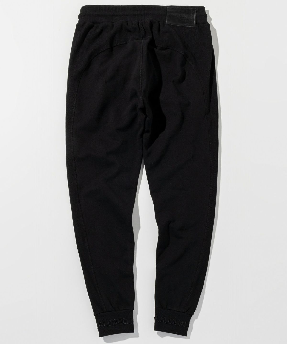 1PIU1UGUALE3 RELAX(ウノピゥウノウグァーレトレ リラックス)レザー