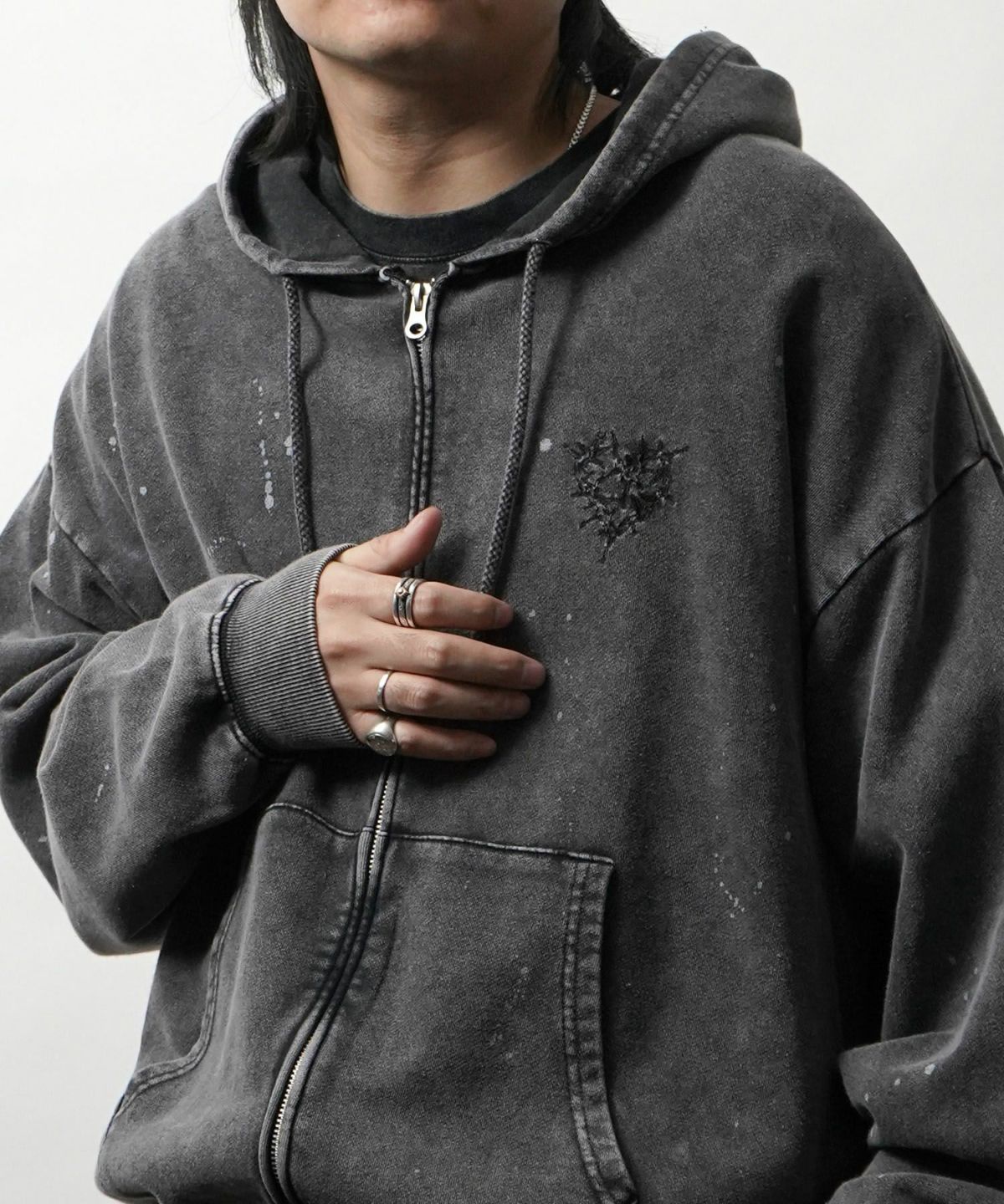 ILL'S(イルズ)トライバルハート刺繍 フルジップパーカー グランジ加工