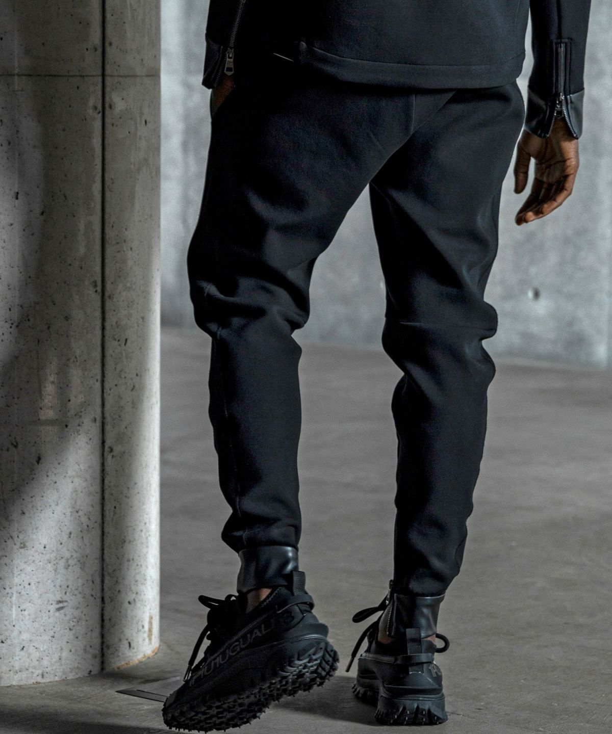 【希少】ウノピゥウノウグァーレトレ　ジョガーパンツ　人気ブラック　Ⅲ S 希少】ウノピゥウノウグァーレトレ ジョガーパンツ 人気ブラック Ⅲ S