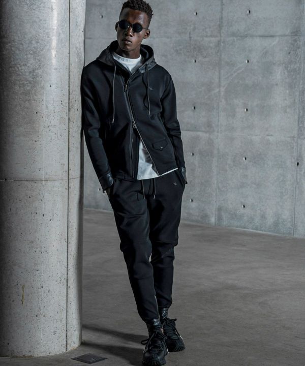 美品希少XL✨ウノピゥウノウグァーレトレ リラックス ジョガーパンツ 羊革 黒 美品希少XL✨ウノピゥウノウグァーレトレ リラックス ジョガーパンツ