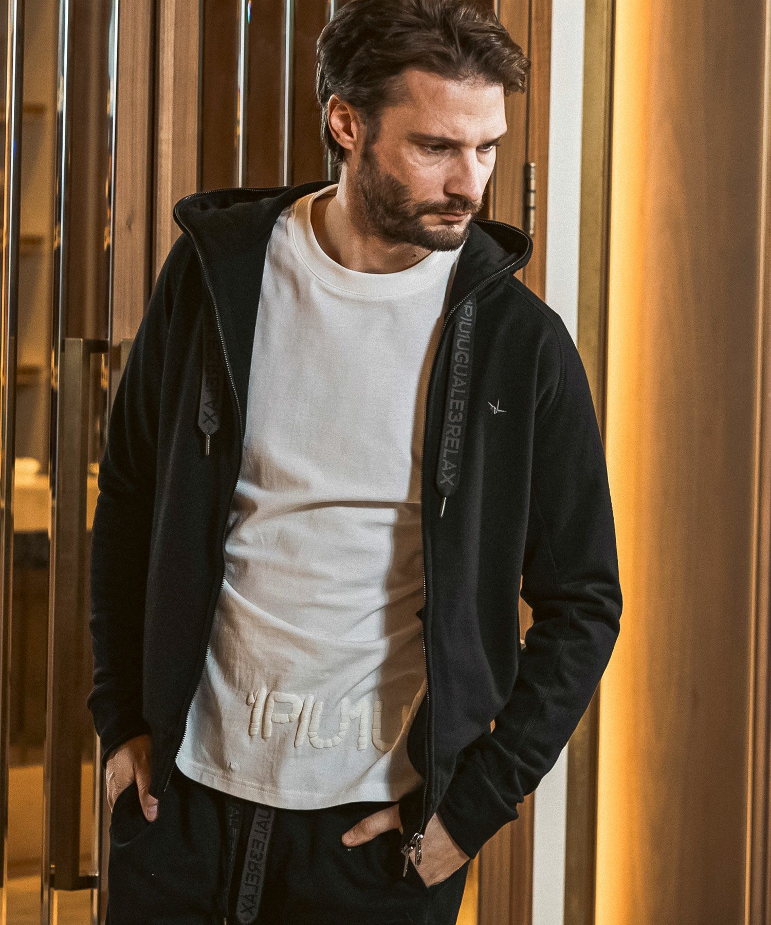 1PIU1UGUALE3 RELAX(ウノピゥウノウグァーレトレ リラックス)ハンド