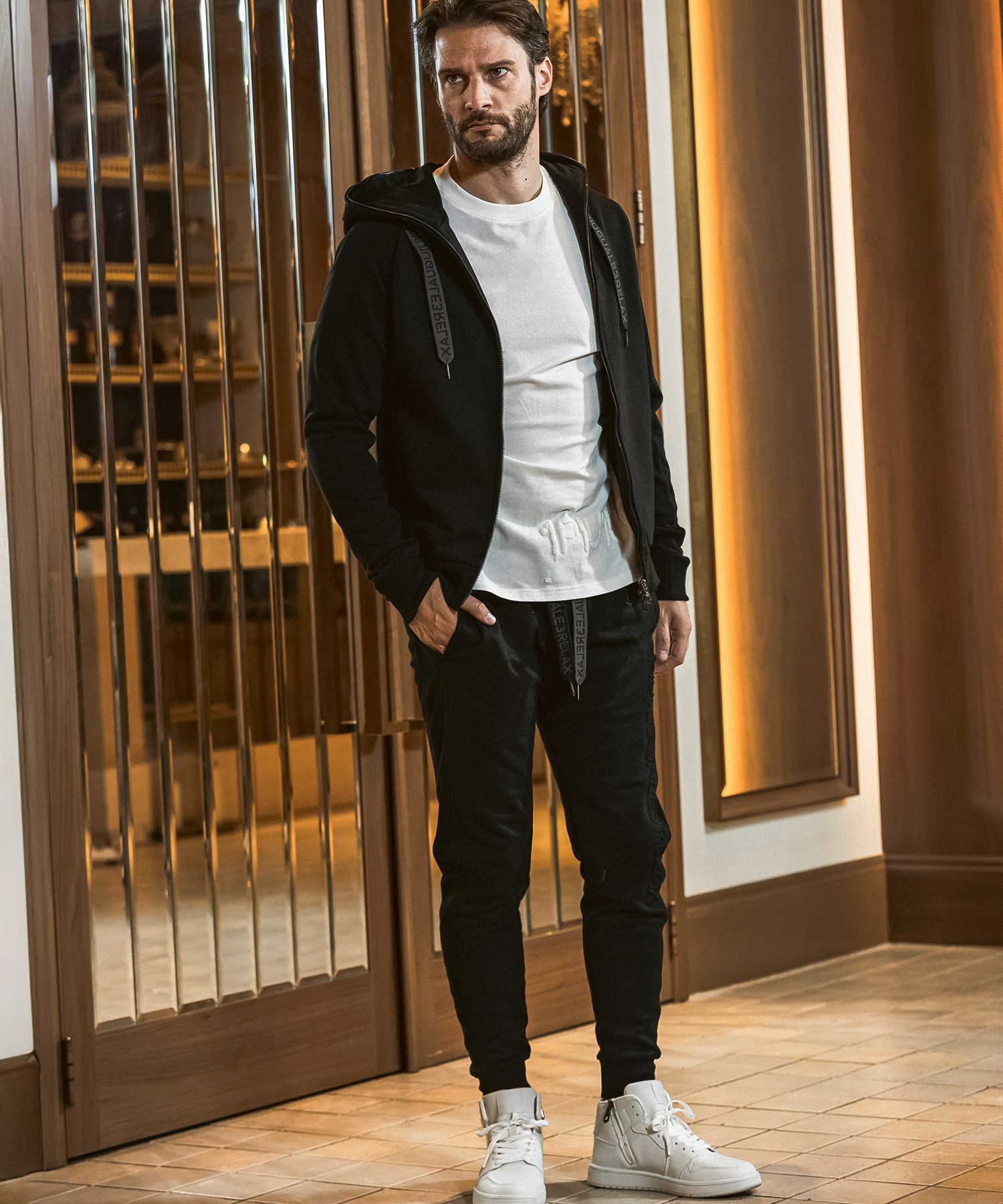 1PIU1UGUALE3 RELAX(ウノピゥウノウグァーレトレ リラックス)ハンド