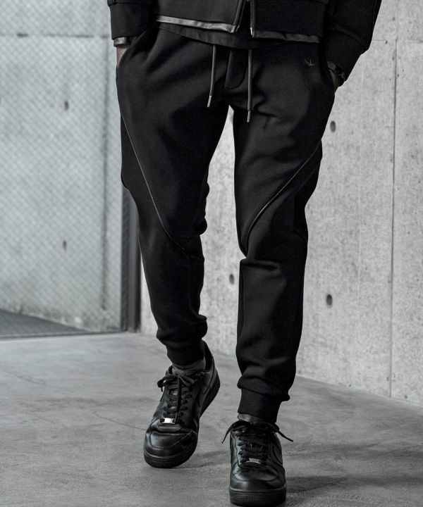 美品希少XL✨ウノピゥウノウグァーレトレ リラックス ジョガーパンツ 羊革 黒 1PIU1UGUALE3 RELAX(ウノピゥウノウグァーレトレ リラックス)レザー