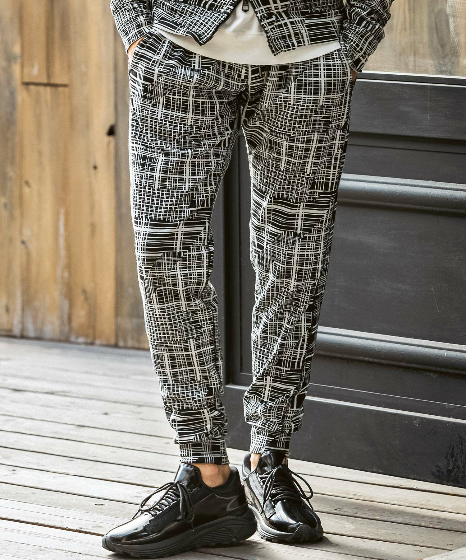 1PIU1UGUALE3 RELAX(ウノピゥウノウグァーレトレ リラックス)ハウンド